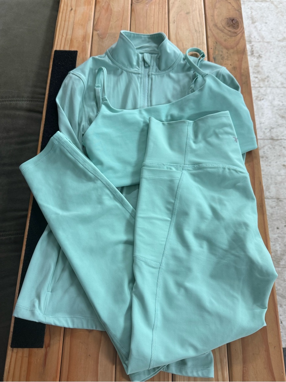 Old Navy Mint Green Active Leggings and Zip Jacket Set